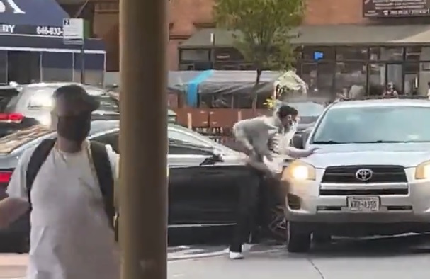 'GTA da vida real' assusta transeuntes em Nova York